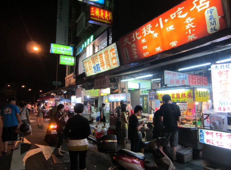 北投夜市小吃：在地人帶路，六家必吃攤位與點餐技巧